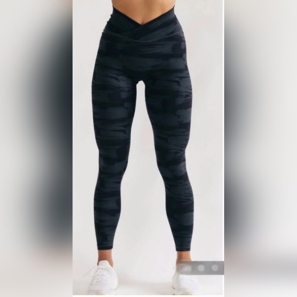 Alphalete surface path leggings in teal/Black pattern - Size Small